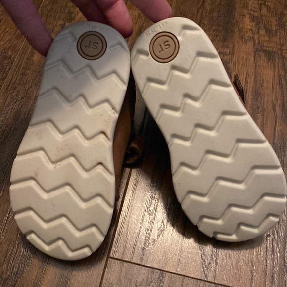 2 pairs of boots/shoes.   Size 8/8W.  Brown shoes are NWOT. - Picture 6 of 8